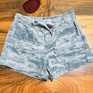 Athleta Farallon Light Gray Fog Camo Print Pull-On Athletic Shorts, Small